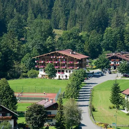 Hotel Gut Kramerhof Kirchdorf in Tirol Pokoj fotografie